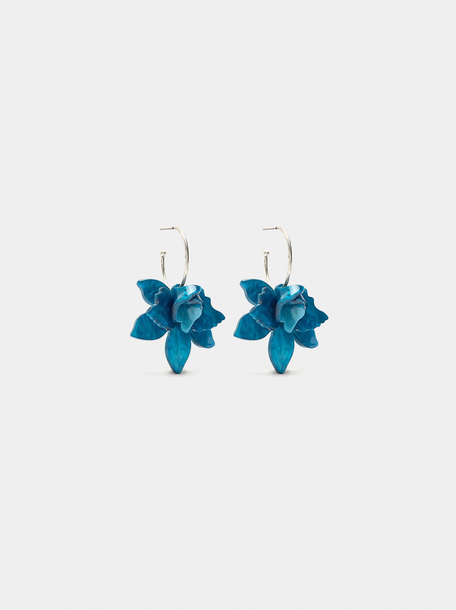 Open hoop earrings with maxi flower