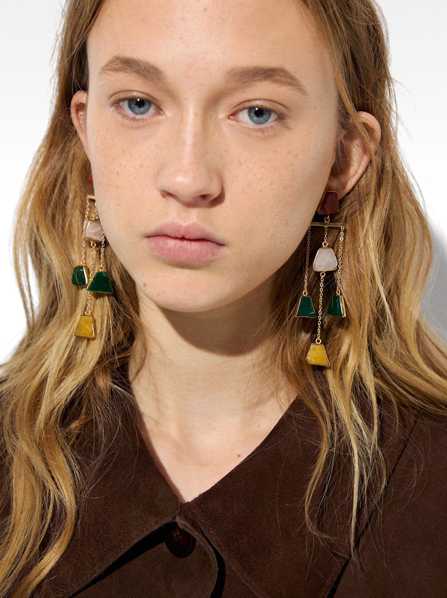 Pendientes largos con piedras
