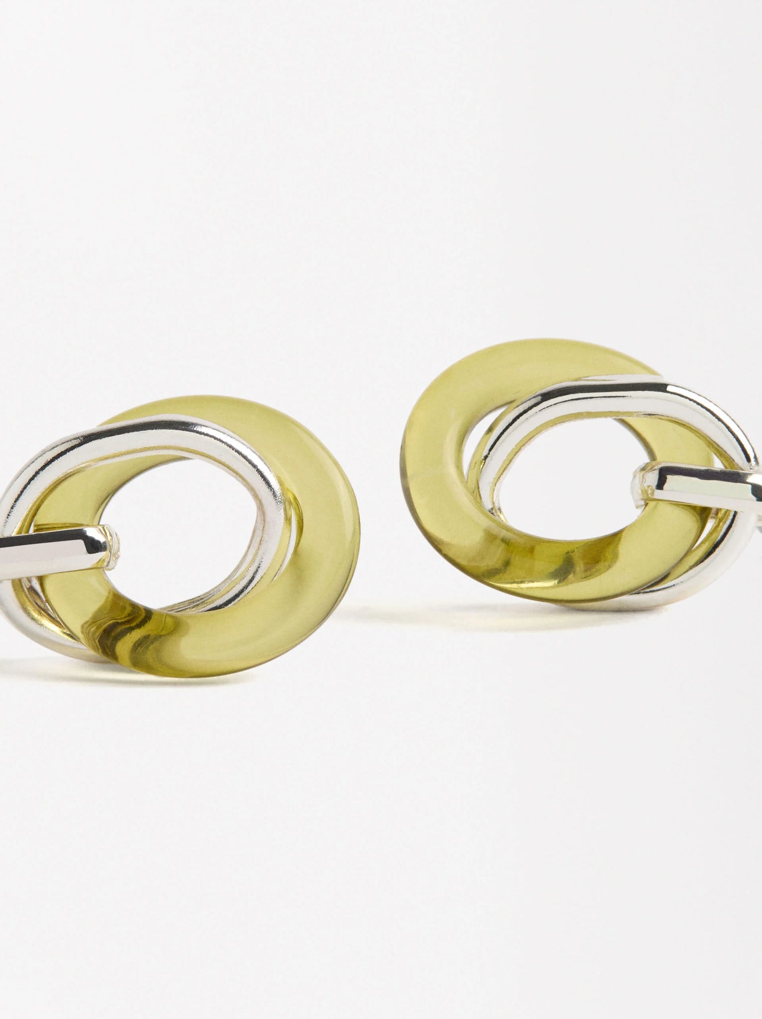 Pendientes de aros con resina