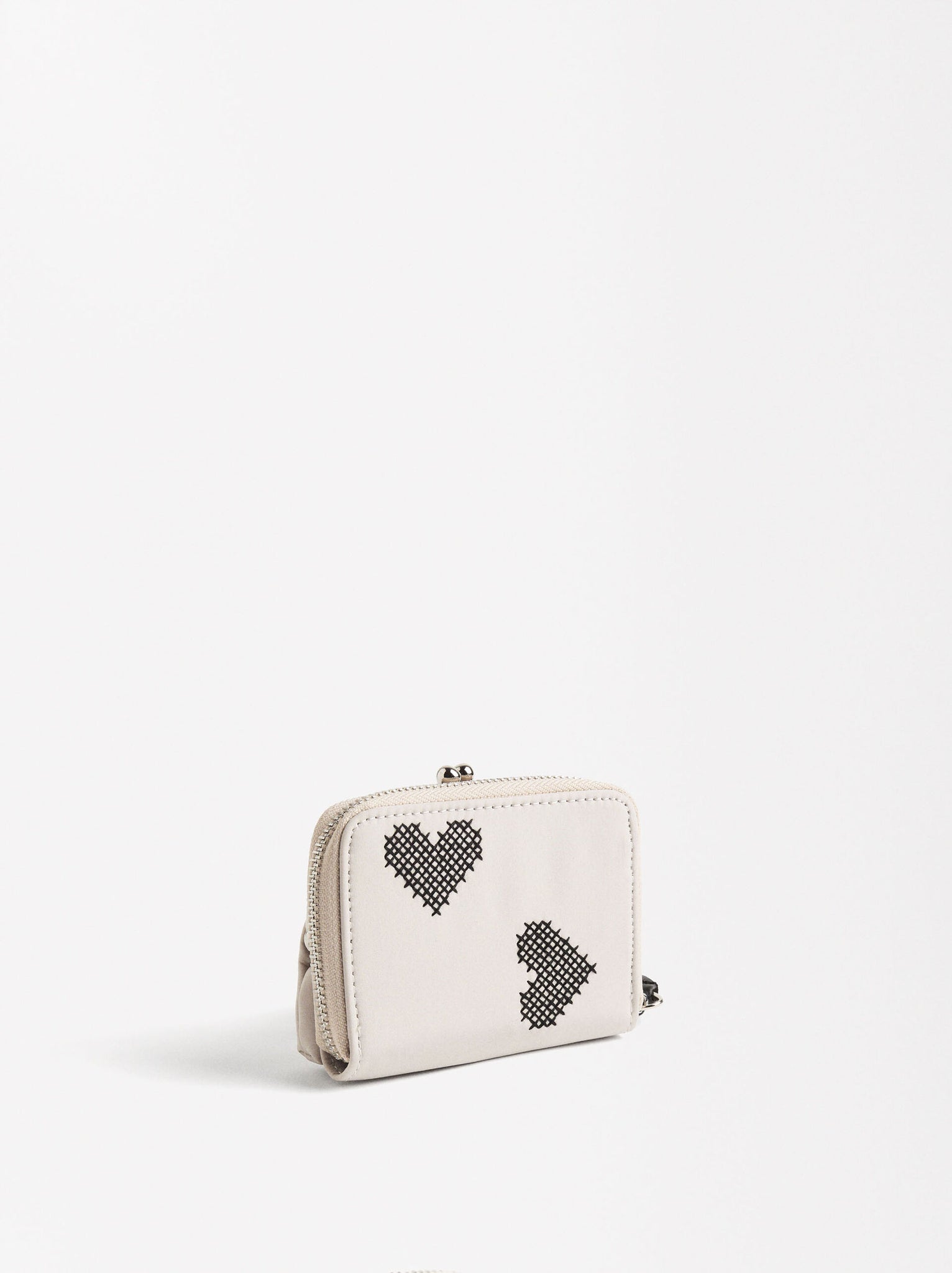 Cartera De Nylon Con Bordado Corazones