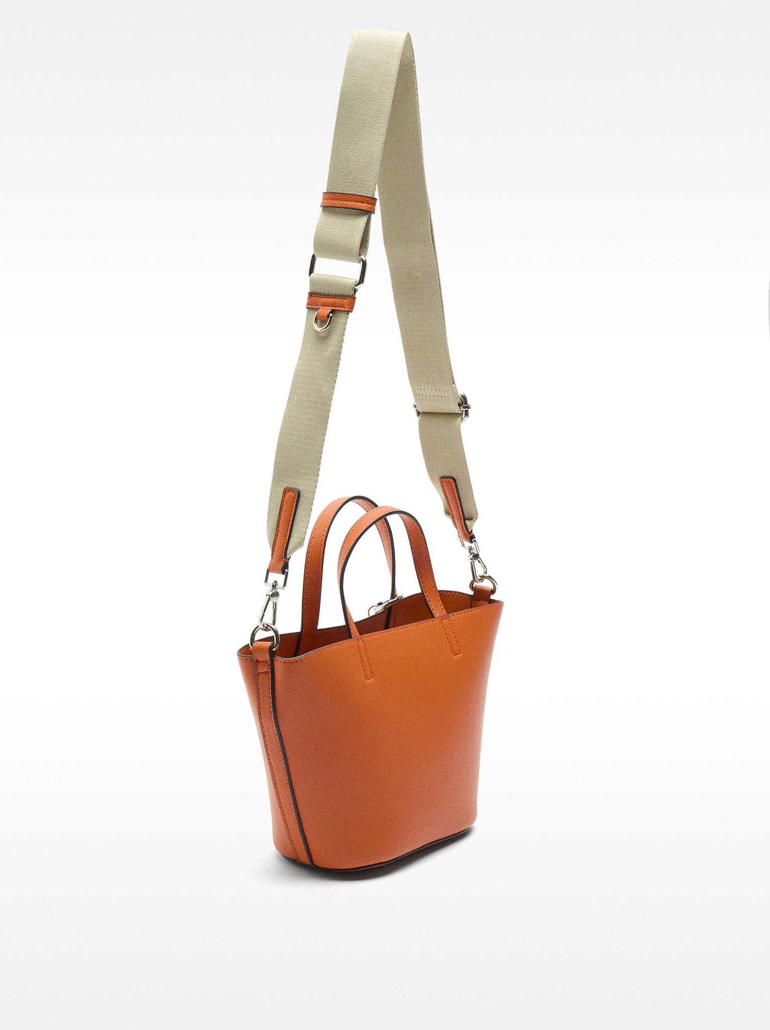 Bolso tote con bolso removible