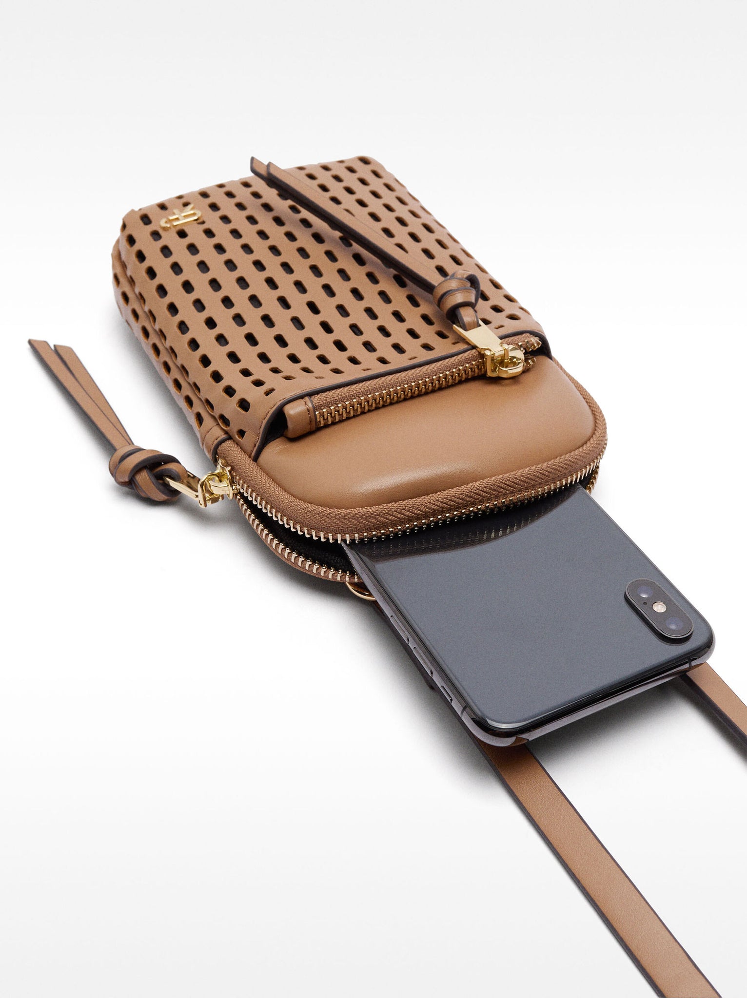 Bolso para móvil perforado