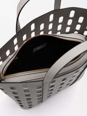 Bolso tote perforado con bolso removible